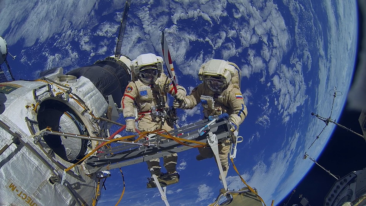EVA Kotov and Ryazansky (with Olympic torch)