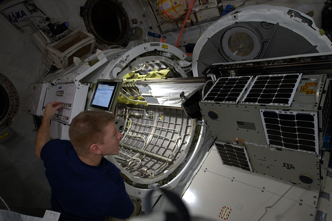 Vorbereitung eines Satelliten-Starts