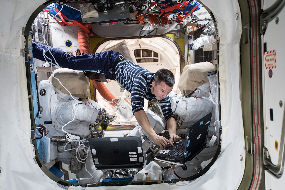 Andrew Morgan nach der ersten EVA