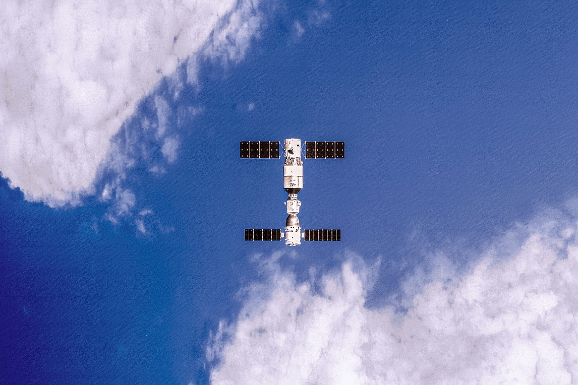Shenzhou11 with Tiangong2 as seen from BX2