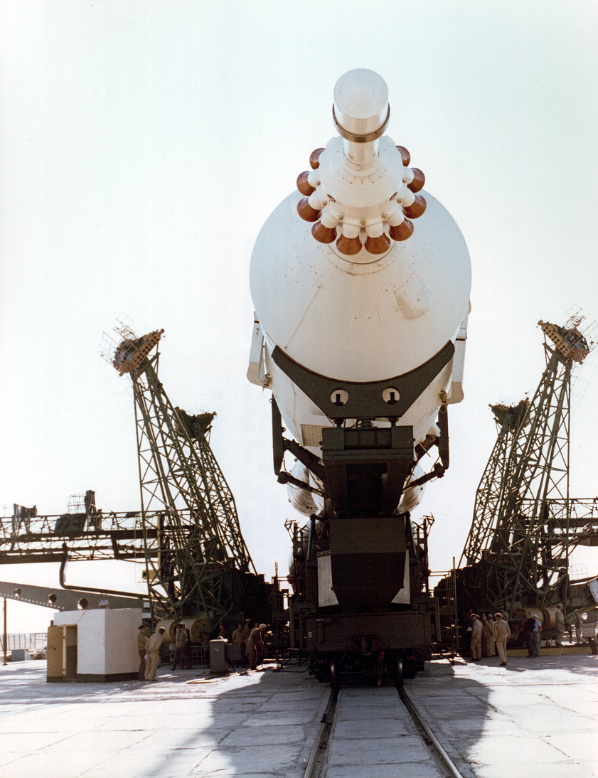 Soyuz 31 rollout
