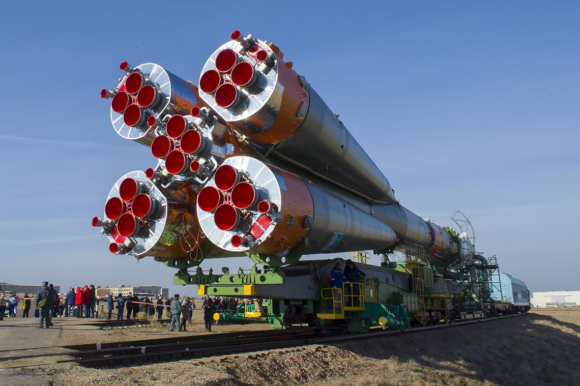 Sojus MS-12 auf dem Weg zur Startrampe