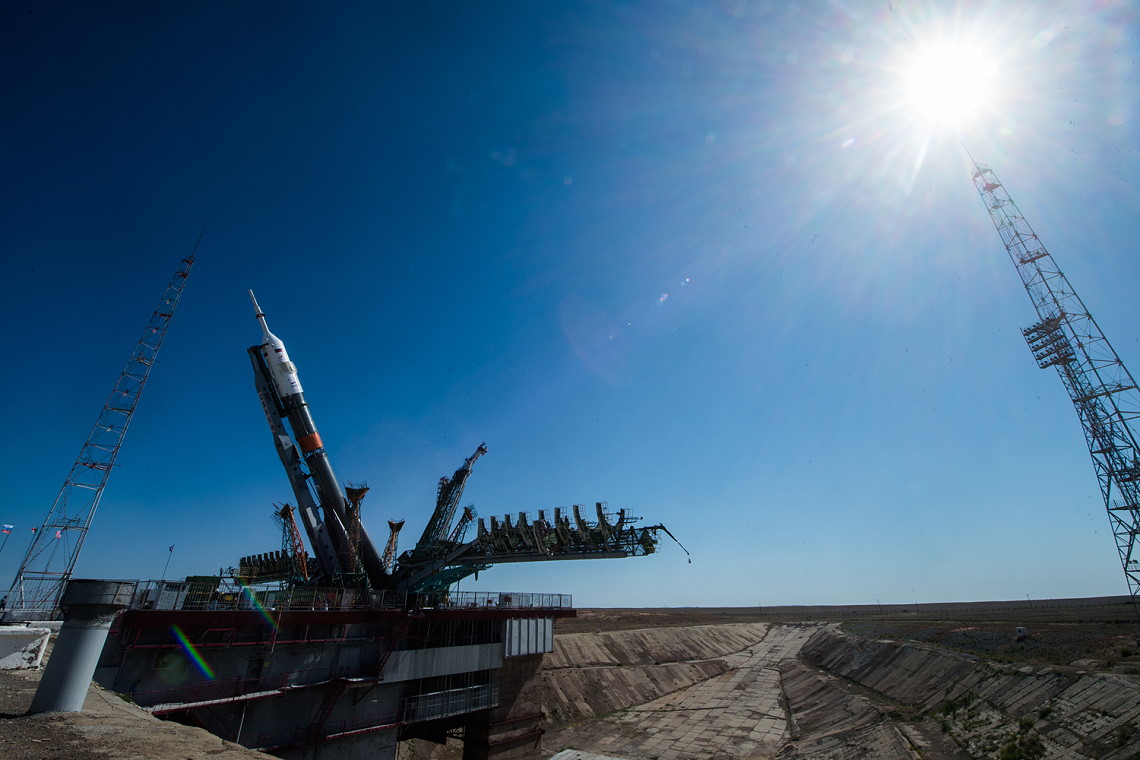 Soyuz MS-13 erection