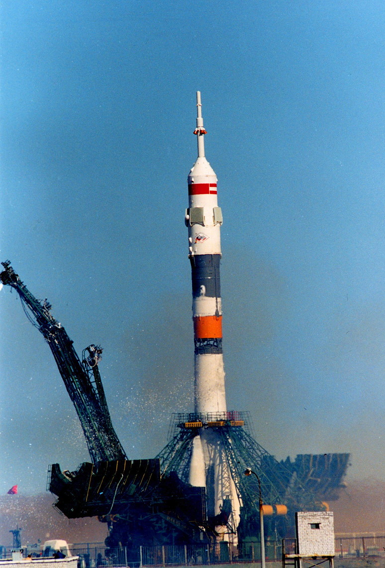 Soyuz TM-13 launch