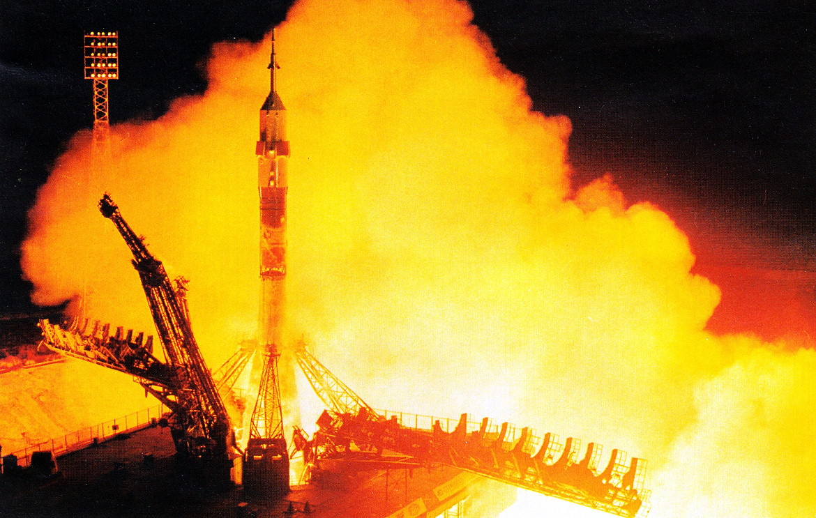Soyuz TM-20 launch