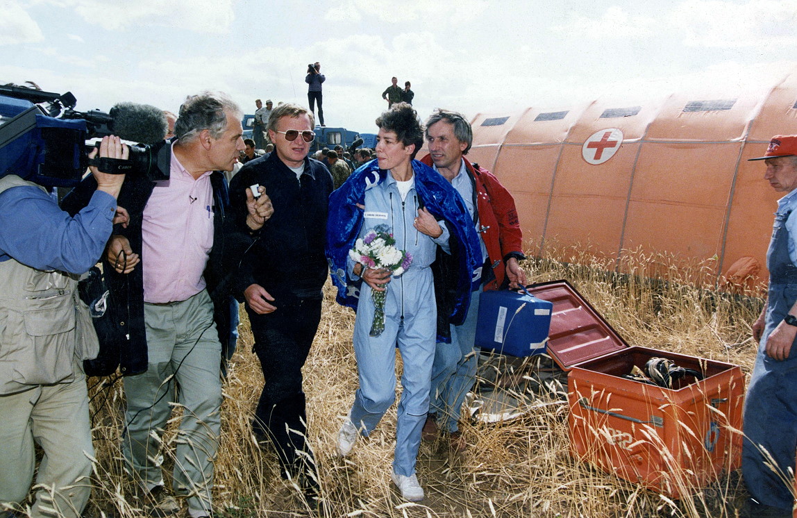 Soyuz TM-23 recovery