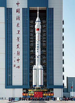 Shenzhou-22 rollout