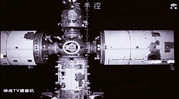 Docking to Tiangong