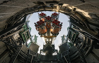 Soyuz MS-25 erection