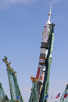 Soyuz MS-27 erection