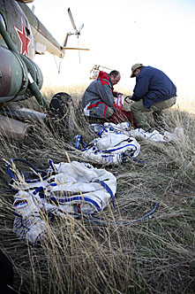 Soyuz TMA-11 recovery