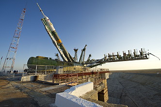 Soyuz TMA-22 erection