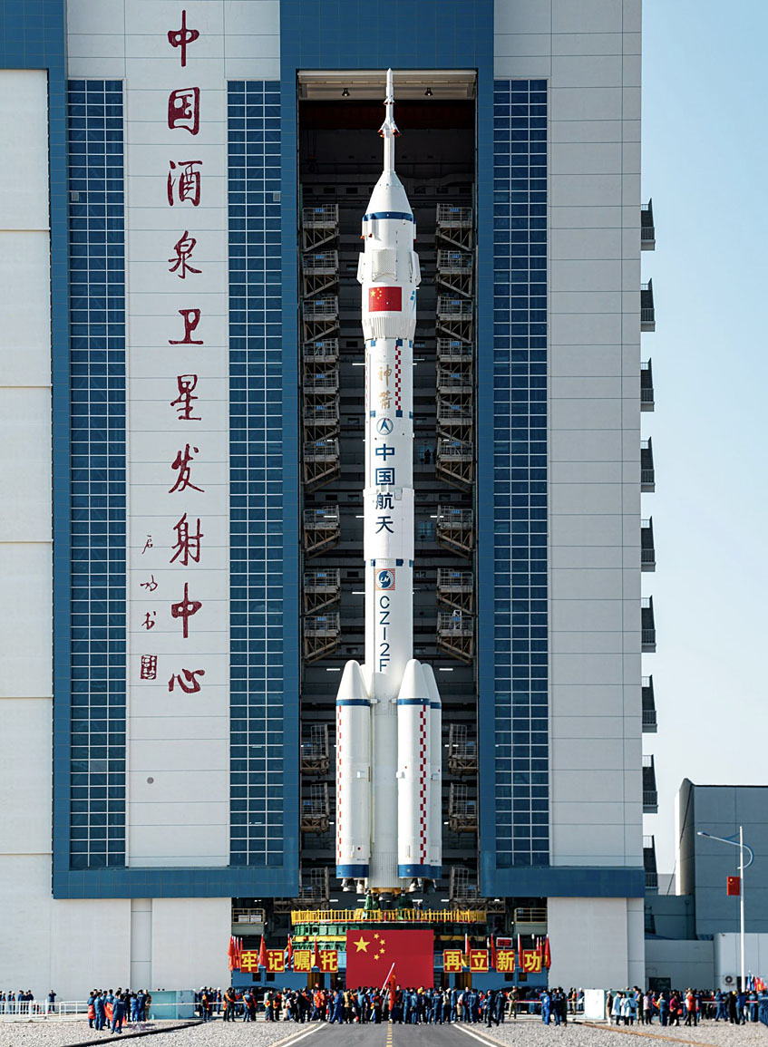 Shenzhou-22 rollout