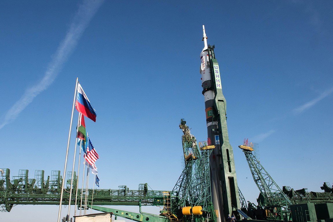 Soyuz MS-25 erection