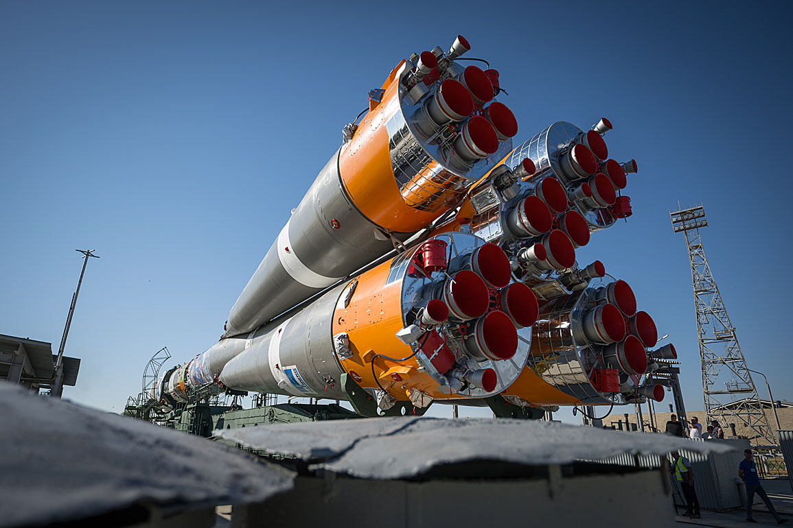 Sojus MS-29 auf dem Weg zur Startrampe