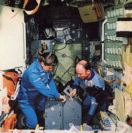 Crew Sojus T-7 an Bord von Saljut 7