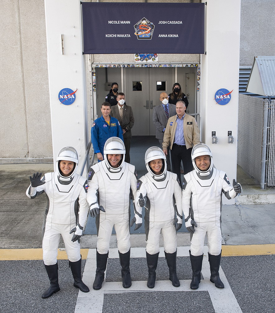 Mannschaft SpaceX Crew-5 auf dem Weg zum Start