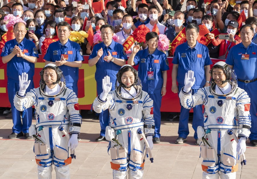 Shenzhou-14 walkout