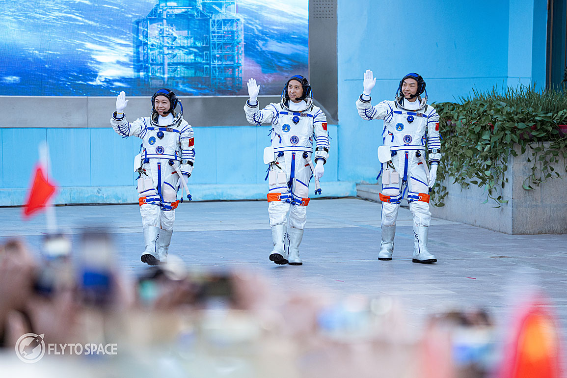 Shenzhou-23 walkout