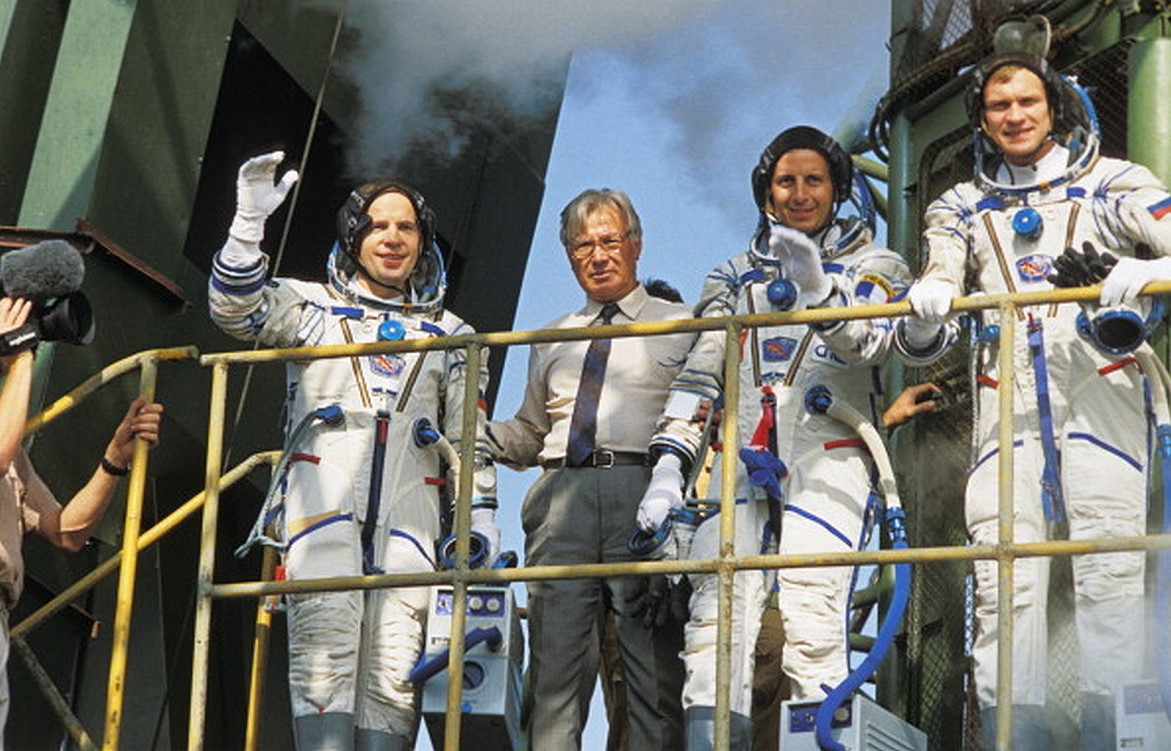 Crew Soyuz TM15 walkout