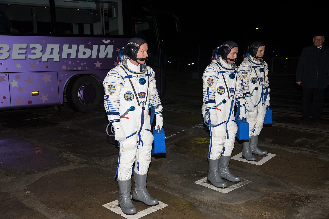 Crew Soyuz TMA-20M walkout