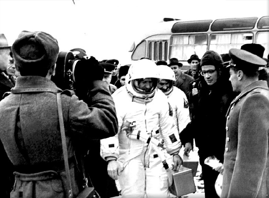 Crew Voskhod 2 walkout