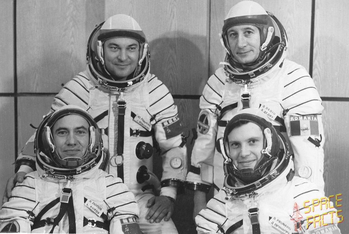 Crew Soyuz 40 (prime and backup)