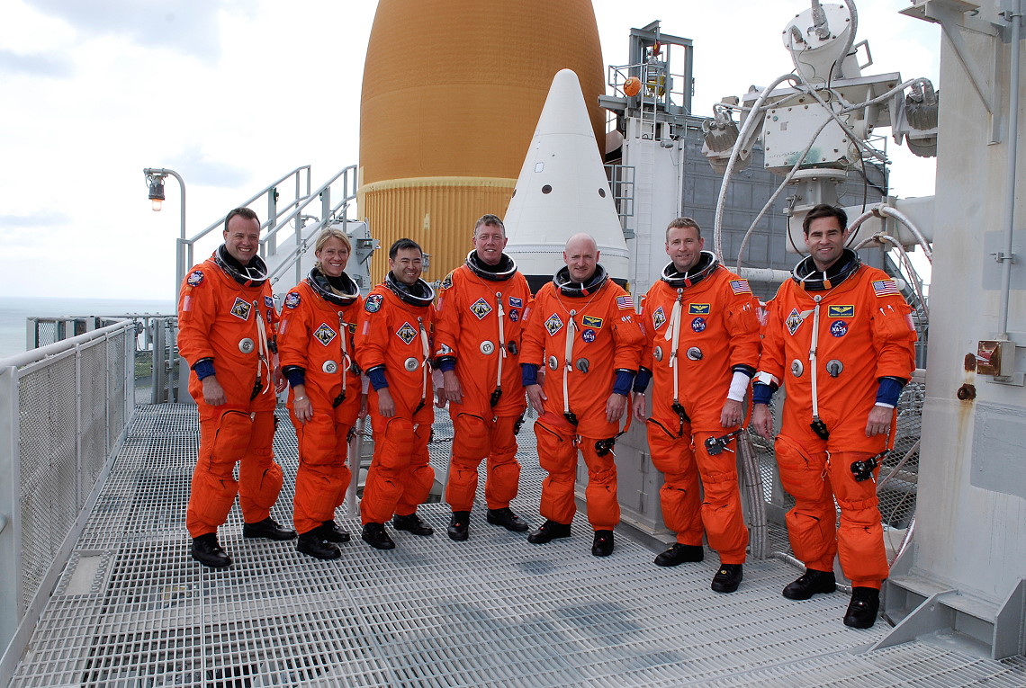 Crew STS124