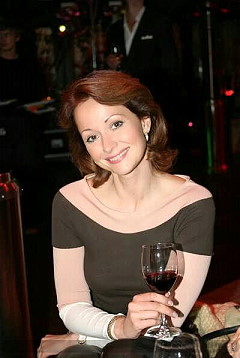 Qaynonaning katta dumaloq eshagi Porno sperma ichida va orgazm